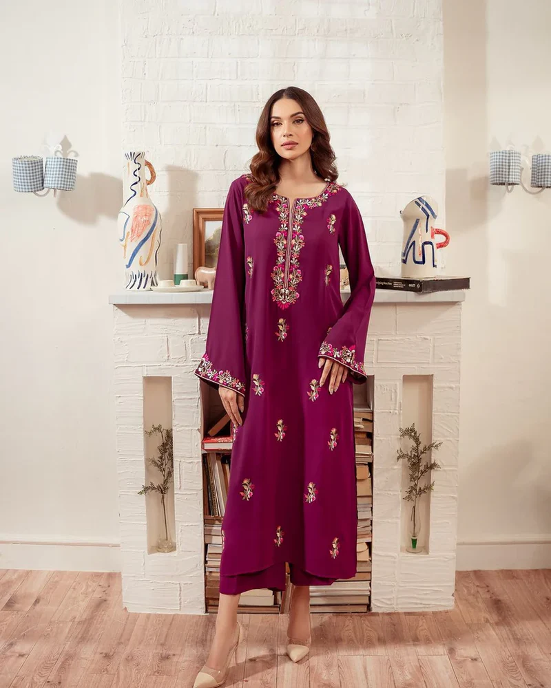 Rosebud Embroidered 2-PC